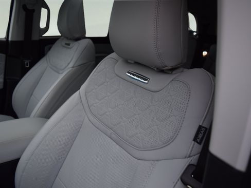 Used 2026 Ford Explorer Platinum w/ LUX Leather Package AWD/4WD image 14