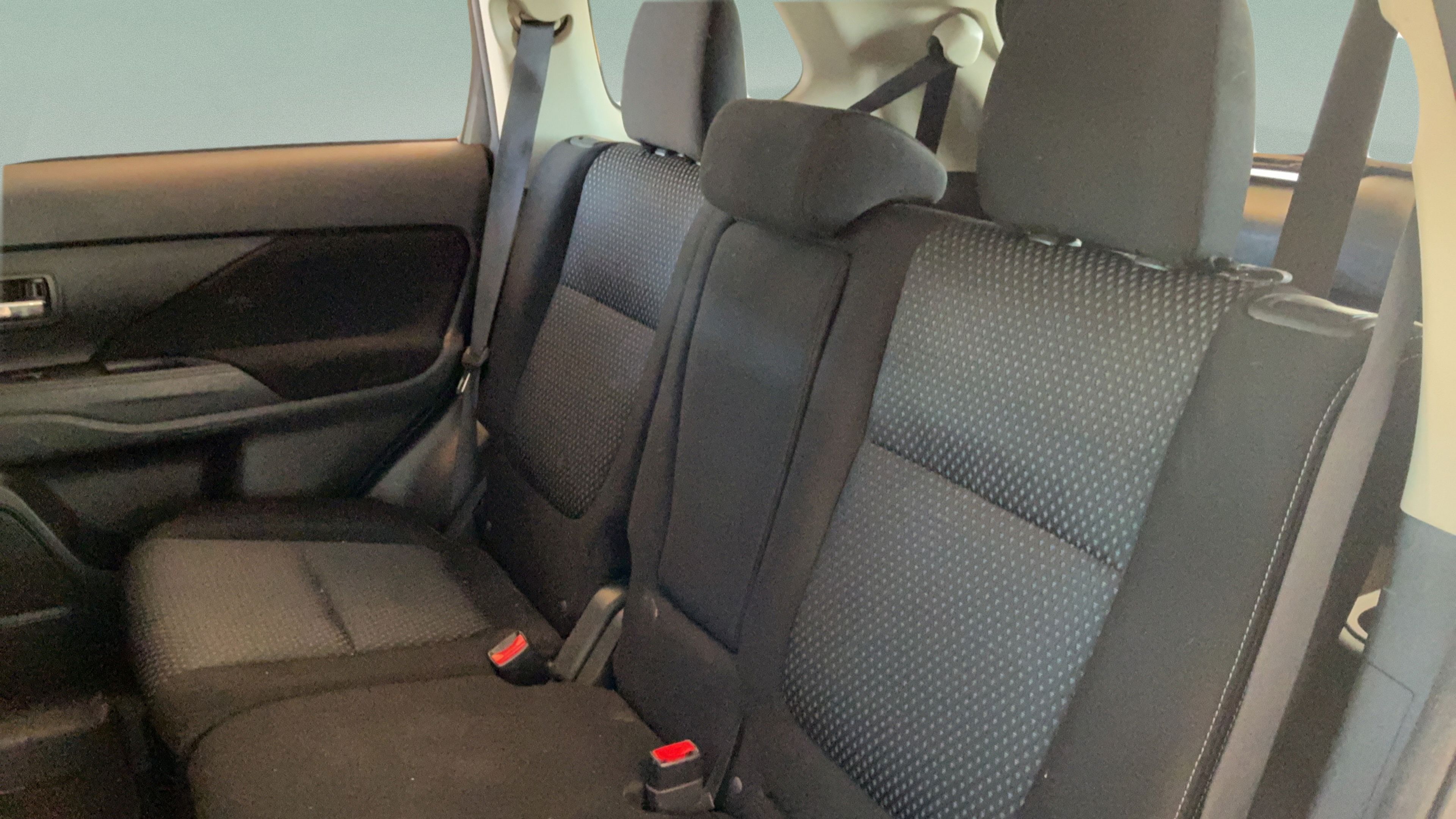 Used 2016 Mitsubishi Outlander SE FWD image 19