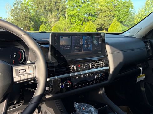 New 2026 Nissan Pathfinder Platinum FWD image 23