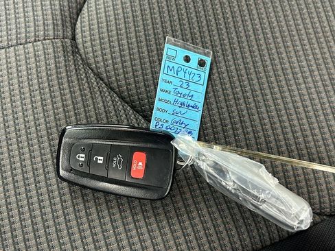 Used 2023 Toyota Highlander LE image 25