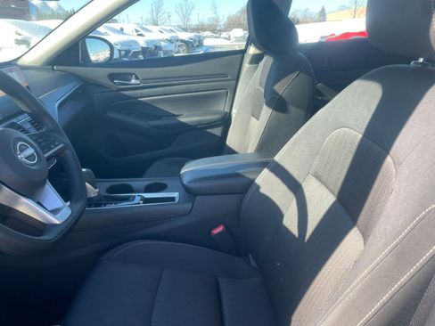 Used 2025 Nissan Altima 2.5 SV image 27