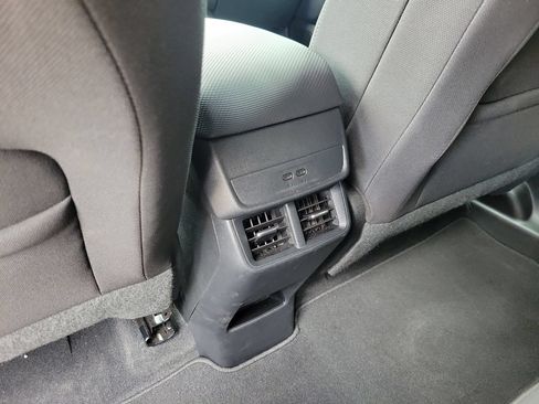 Used 2026 Chevrolet Equinox LT FWD image 10