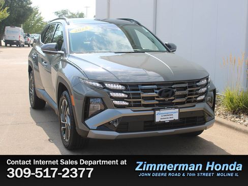 Used 2025 Hyundai Tucson Limited AWD/4WD image 3