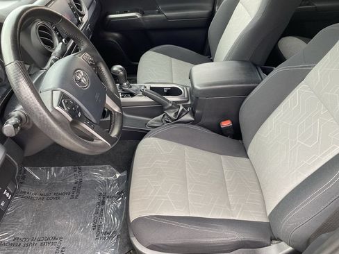 Certified 2020 Toyota Tacoma TRD Sport w/ Technology Package AWD/4WD image 23