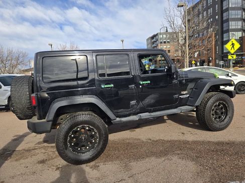 Used 2013 Jeep Wrangler Unlimited Sahara w/ Connectivity Group AWD/4WD image 11