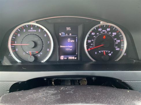 Used 2017 Toyota Camry SE image 16