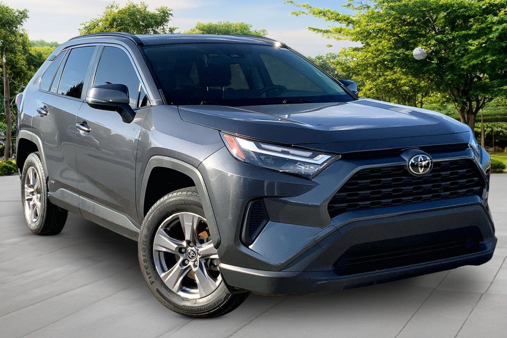 Used 2025 Toyota RAV4 LE AWD/4WD image 3