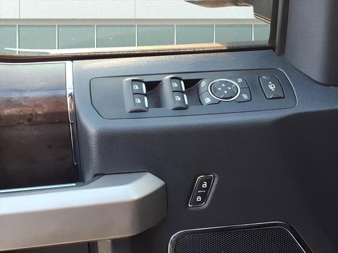 Used 2022 Ford F350 Lariat image 17