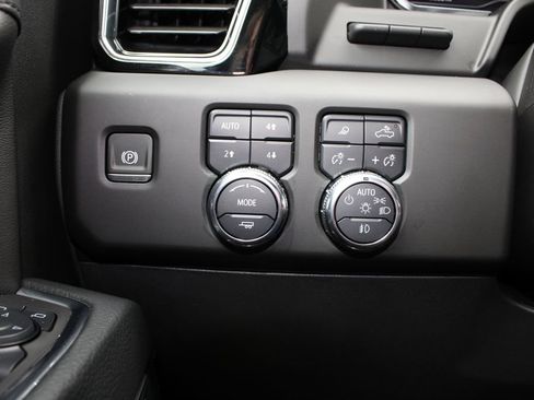 Used 2025 GMC Sierra 1500 Denali w/ Denali Reserve Package AWD/4WD image 12