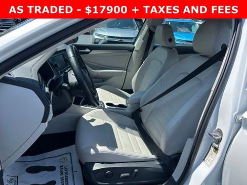 Used 2023 Volkswagen Jetta SE FWD image 14