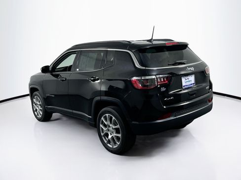 Used 2022 Jeep Compass Latitude AWD/4WD image 7