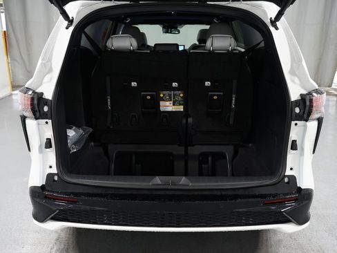 New 2026 Toyota Sienna XSE image 38