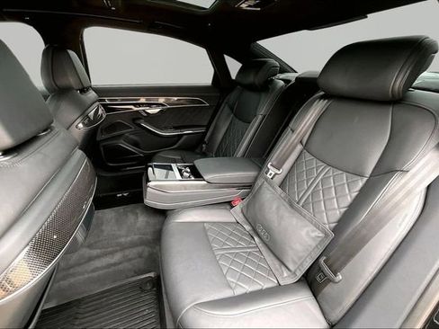 Used 2024 Audi S8 w/ S8 Comfort Plus Package AWD/4WD image 28