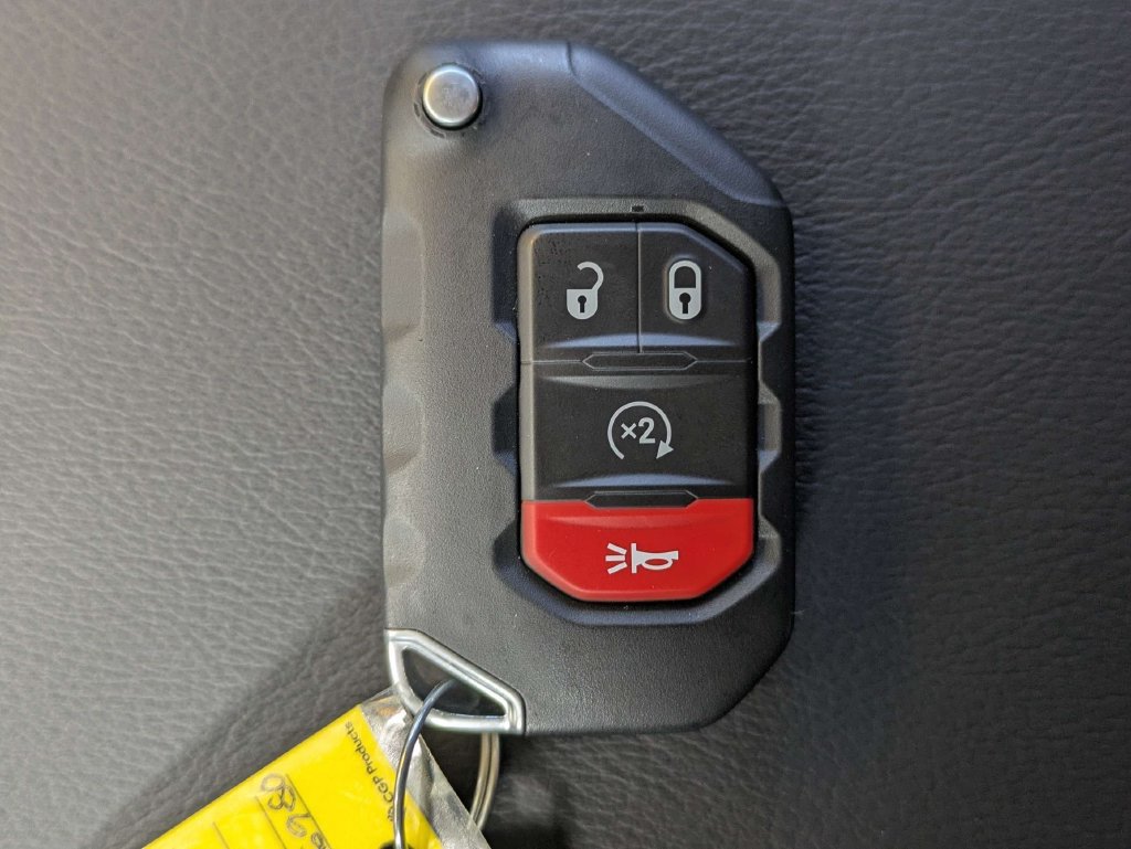Used 2026 Jeep Wrangler Unlimited Sahara AWD/4WD image 30