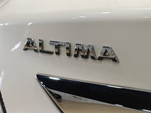 Used 2015 Nissan Altima 2.5 SL w/ Technology Package FWD image 42