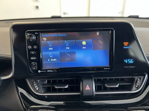 Used 2018 Toyota C-HR XLE image 9