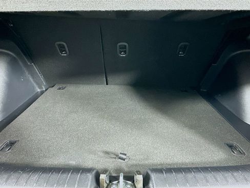 Used 2025 Hyundai Venue SEL image 32