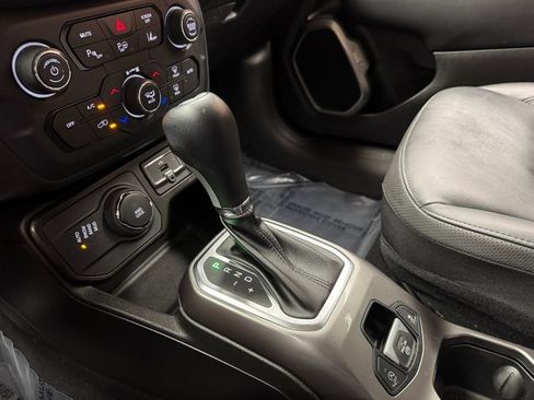 Used 2021 Jeep Renegade Limited w/ Luxury Group II image 19