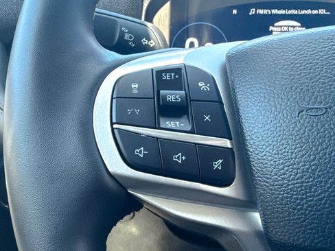 Used 2025 Ford Explorer Active AWD/4WD image 44