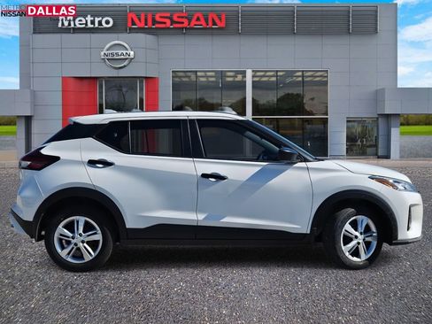 New 2025 Nissan Kicks Play S image 2