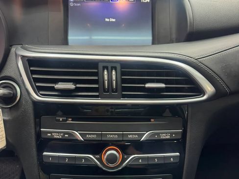 Used 2017 INFINITI QX30 Premium w/ Navigation Package FWD image 20