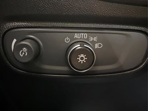 Used 2019 Chevrolet Equinox LT w/ Sun & Navigation Package image 22