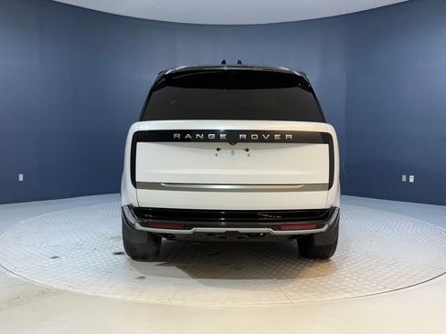 Used 2024 Land Rover Range Rover Long Wheelbase SE image 10