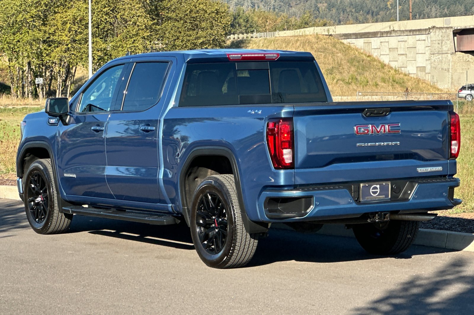 Used 2025 GMC Sierra 1500 Elevation w/ Elevation Premium Package AWD/4WD image 5