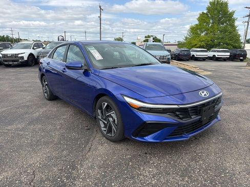 Certified 2025 Hyundai Elantra SEL FWD image 6