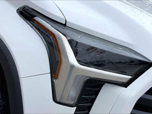 Used 2023 Toyota Tundra SR5 w/ SR5 Convenience Package AWD/4WD image 27