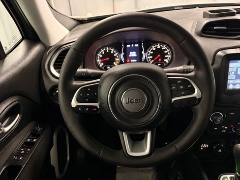 Used 2018 Jeep Renegade Latitude AWD/4WD image 10