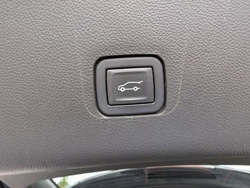 Used 2023 Chevrolet Traverse LT w/ LT Premium Package FWD image 21