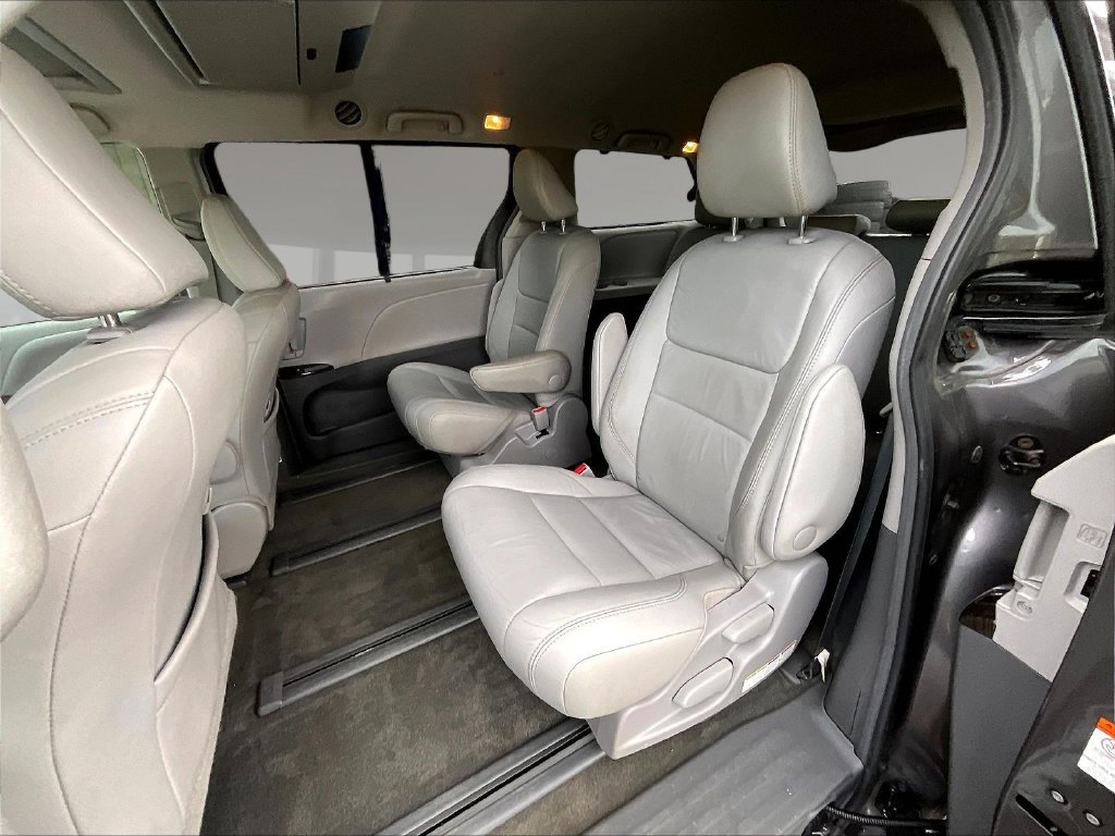 Used 2017 Toyota Sienna XLE Premium AWD/4WD image 20