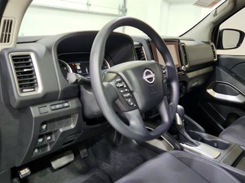 Used 2024 Nissan Frontier SV w/ Technology Package image 13