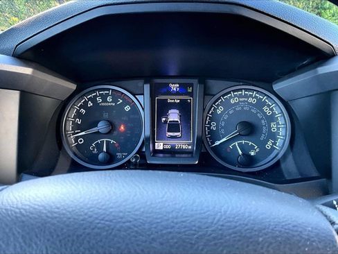 Used 2022 Toyota Tacoma TRD Sport AWD/4WD image 10