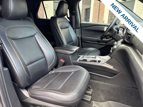 Used 2020 Ford Explorer XLT w/ Equipment Group 202A AWD/4WD image 9