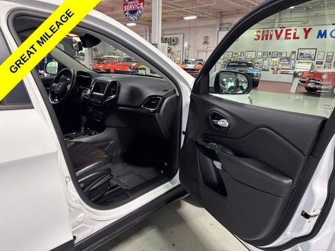 Certified 2021 Jeep Cherokee Latitude Plus AWD/4WD image 41