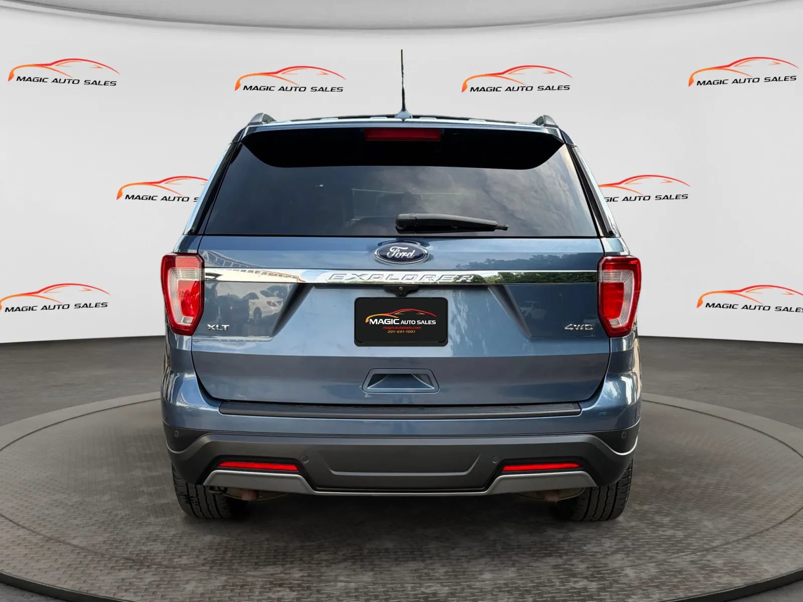 Used 2019 Ford Explorer XLT w/ Equipment Group 202A AWD/4WD image 9
