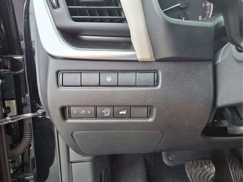 Used 2025 Nissan Rogue SV FWD image 23