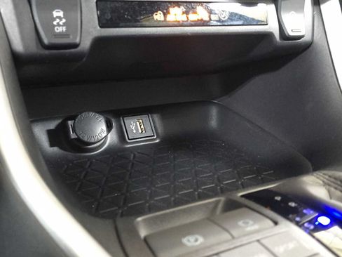 Used 2025 Toyota RAV4 XLE AWD/4WD image 31