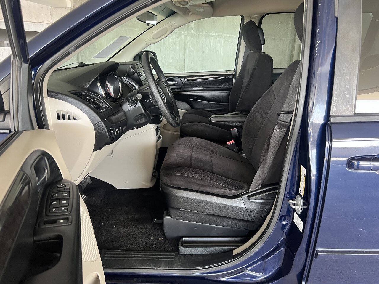 Used 2013 Dodge Grand Caravan SE FWD image 12
