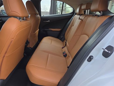 Used 2022 Lexus UX 250h image 14