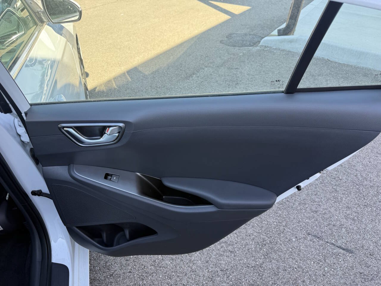 Used 2020 Hyundai Ioniq SEL FWD image 15