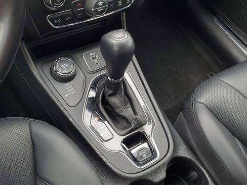 Used 2020 Jeep Cherokee Limited AWD/4WD image 25
