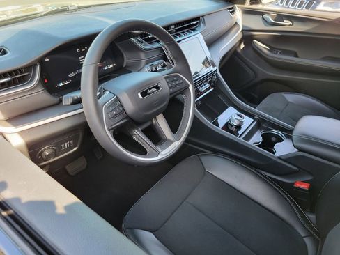 Used 2024 Jeep Grand Cherokee L Altitude image 3