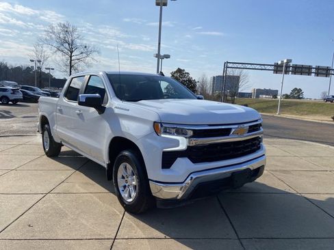 Used 2025 Chevrolet Silverado 1500 LT image 2