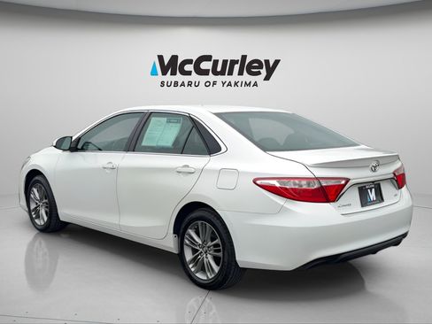 Used 2017 Toyota Camry SE image 3
