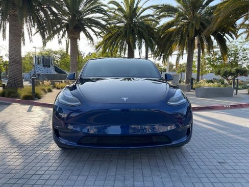 Used 2023 Tesla Model Y Long Range AWD/4WD image 2