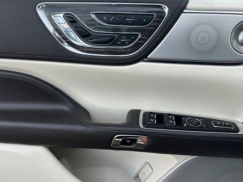 Used 2018 Lincoln Continental Black Label w/ Rear-seat Package image 13