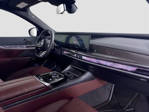 Used 2023 BMW 760i xDrive w/ Executive Package image 37